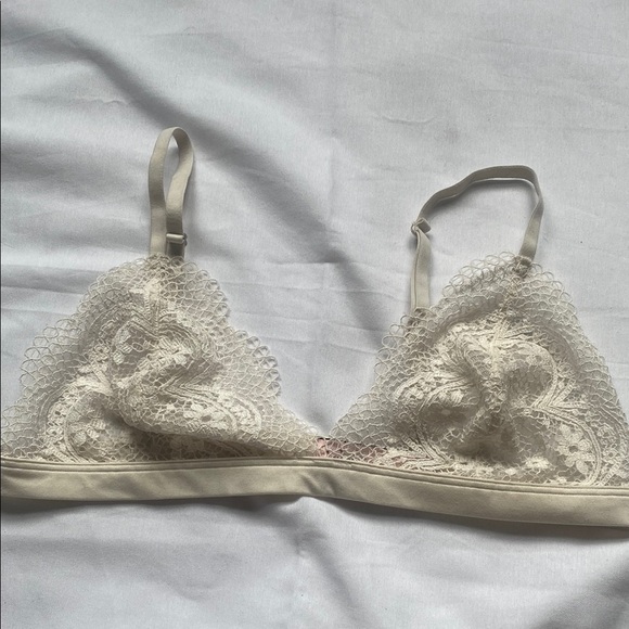 Victoria’s Secret Cream Lace Bralette - Picture 1 of 4